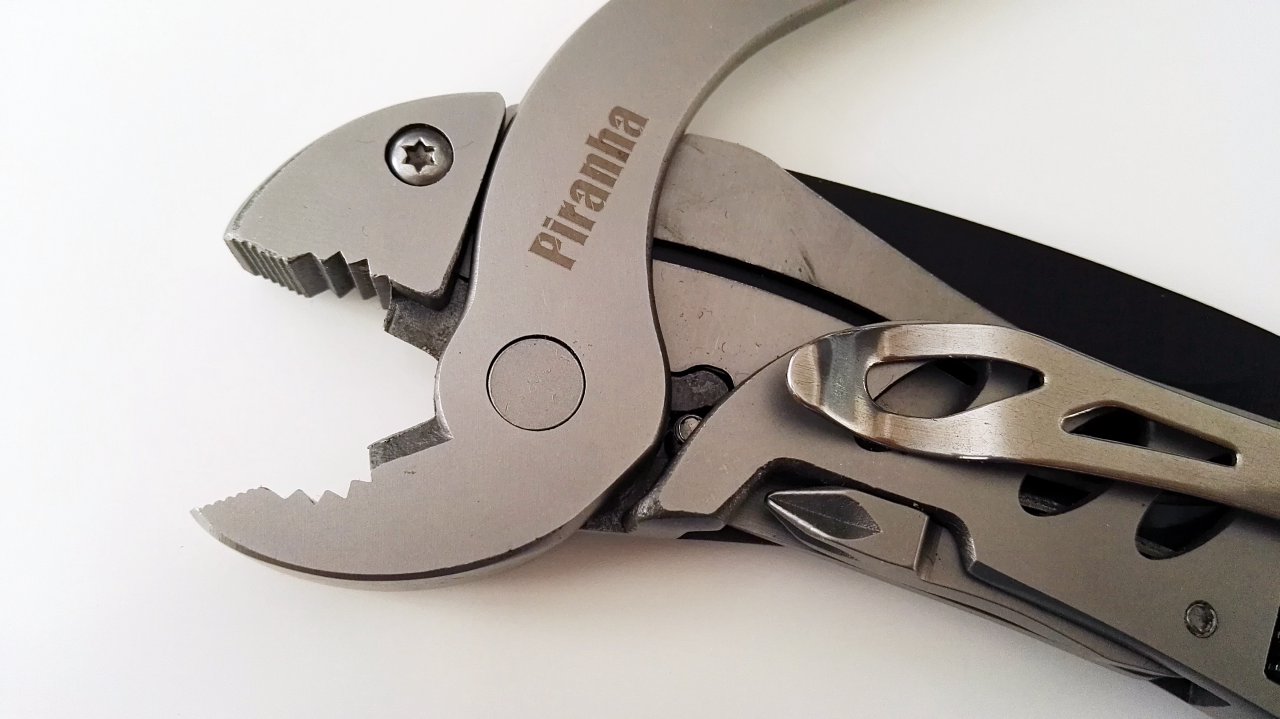 Piranha multitool pliers
