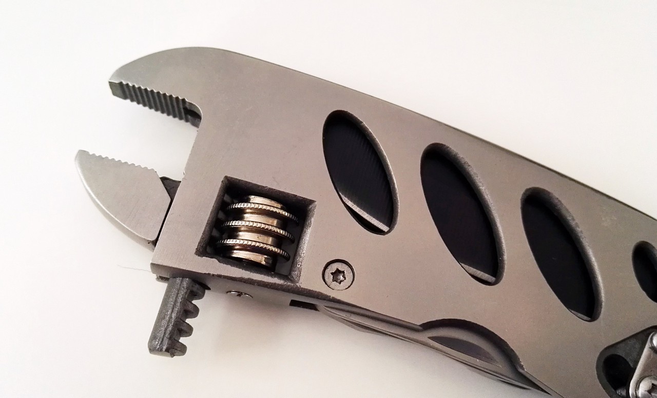 Piranha multitool wrench