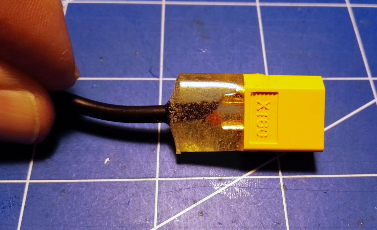 protected XT60 plug