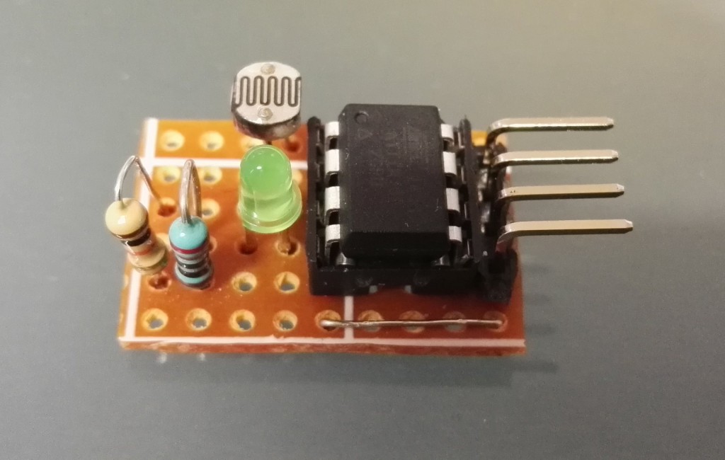 ATtiny85 as light sensor with I2C bus