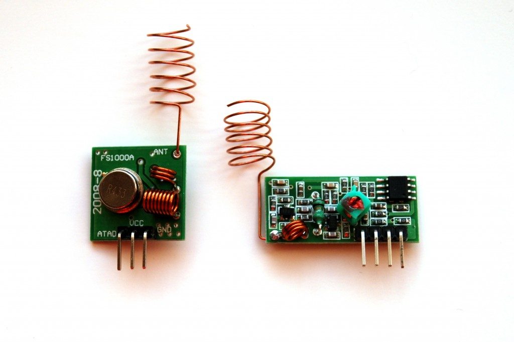 FS1000A and XY-MK-5V 433MHz RF modules