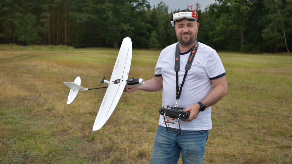Paweł Spychalski with ZOHD Drift glider